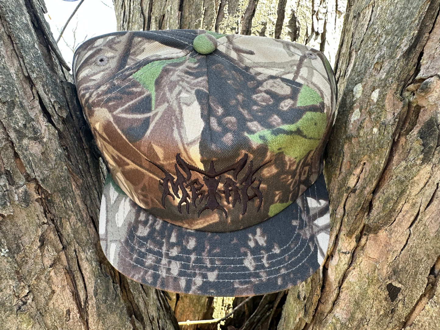 METAL LOGO SHORT BRIM PINE BARRENS CAMO HAT