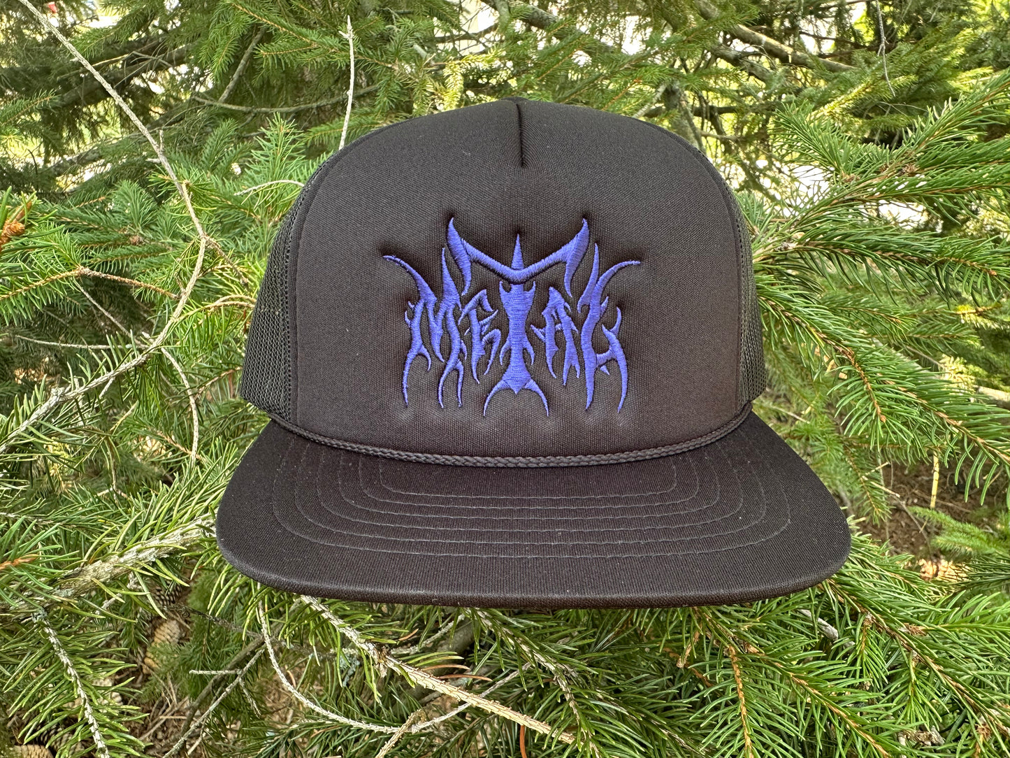 METAL LOGO TRUCKER HAT BLACK/PURPLE