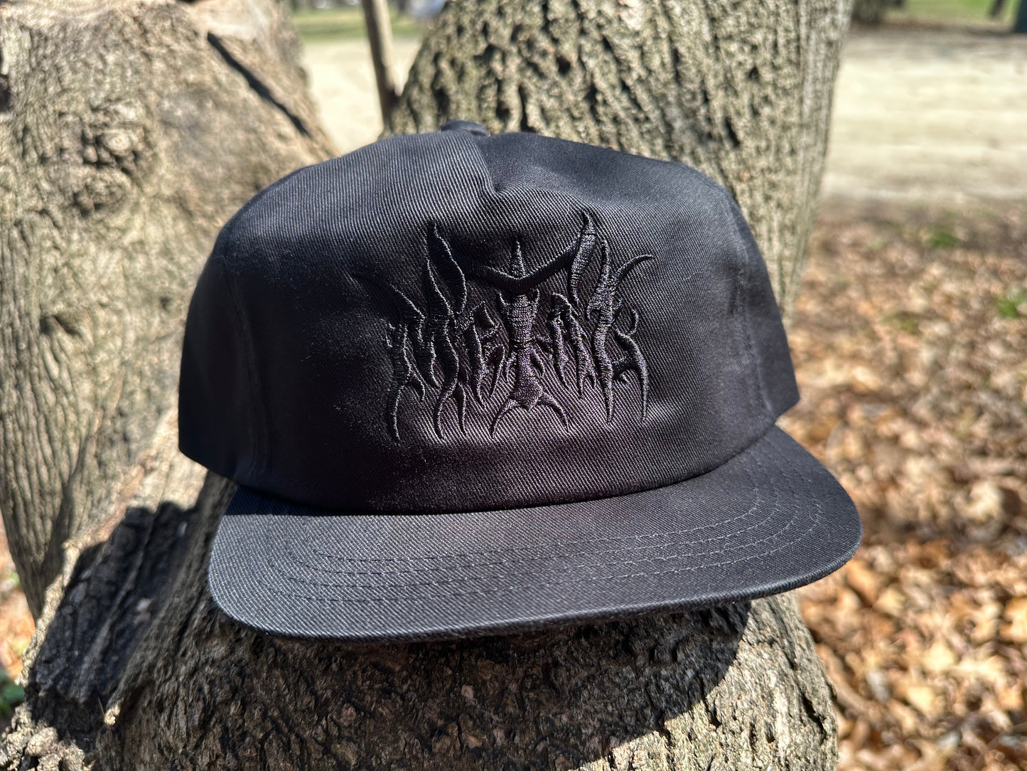 METAL LOGO SHORT BRIM MURDER HAT